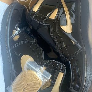 JORDAN 1’s BLACK and GOLD... BRAND NEW size 7.5